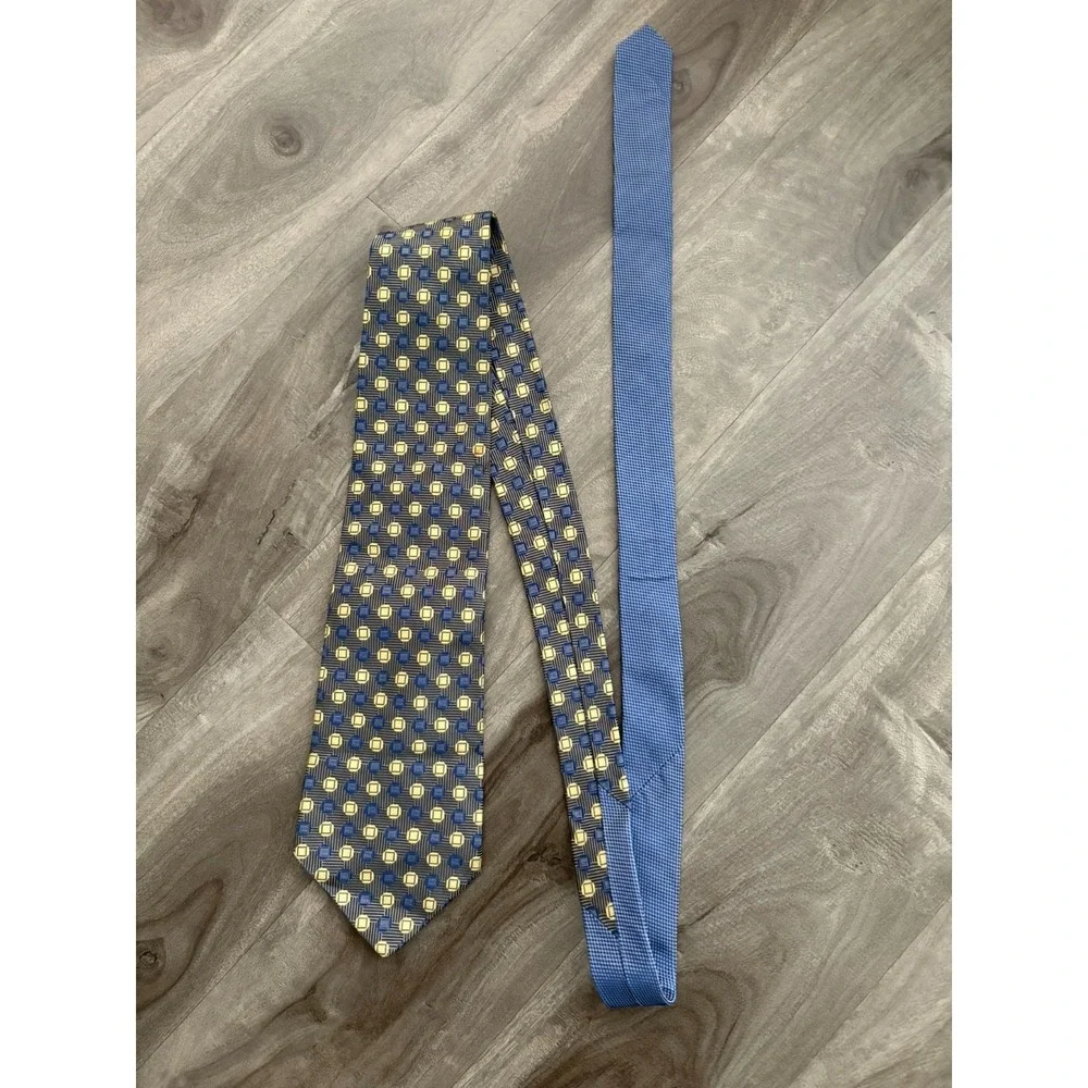 Tommy Hilfiger Mens Tie Green With Blue‎ 100% Silk Geometric Pattern Legth 57 in